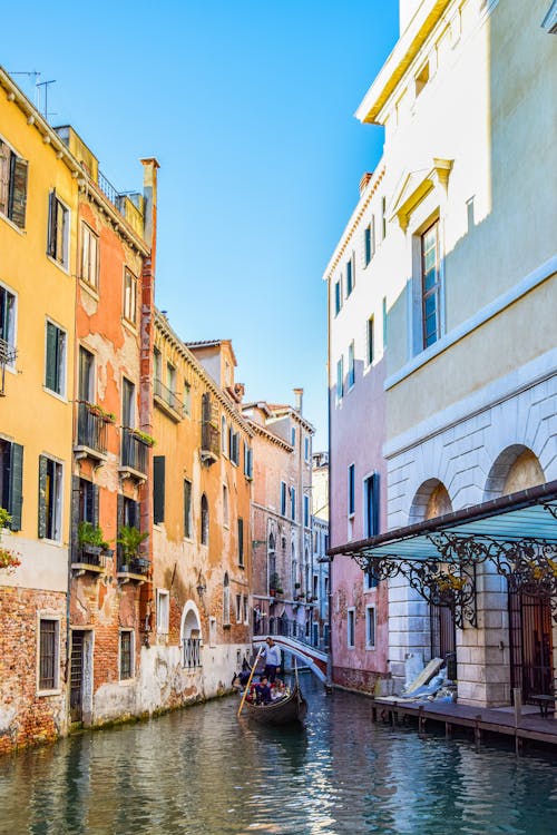 Бесплатное стоковое фото с венеция, вертикальный выстрел, гондола
