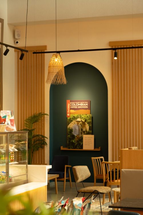 Free A cozy café interior featuring modern design elements and warm lighting. Stock Photo