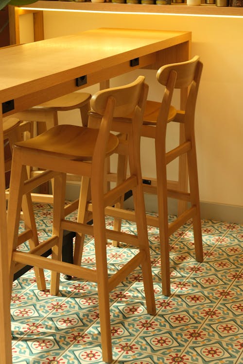 Photos gratuites de chaises, en bois, table