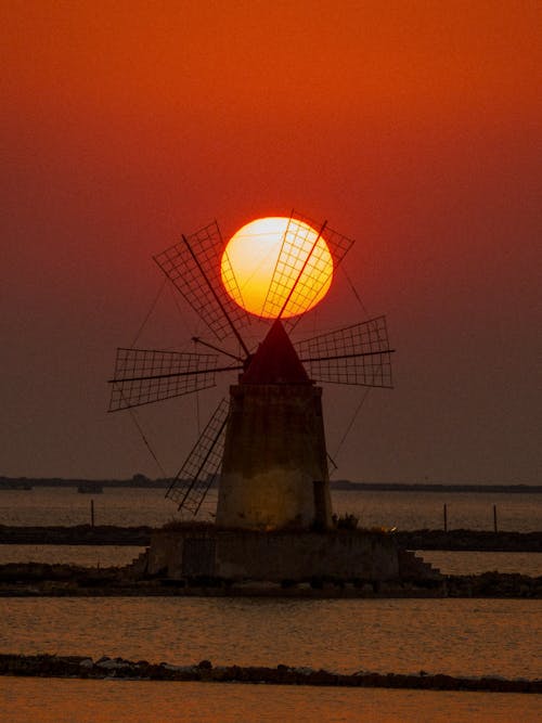 Foto d'estoc gratuïta de aigua, cel vermell, edifici