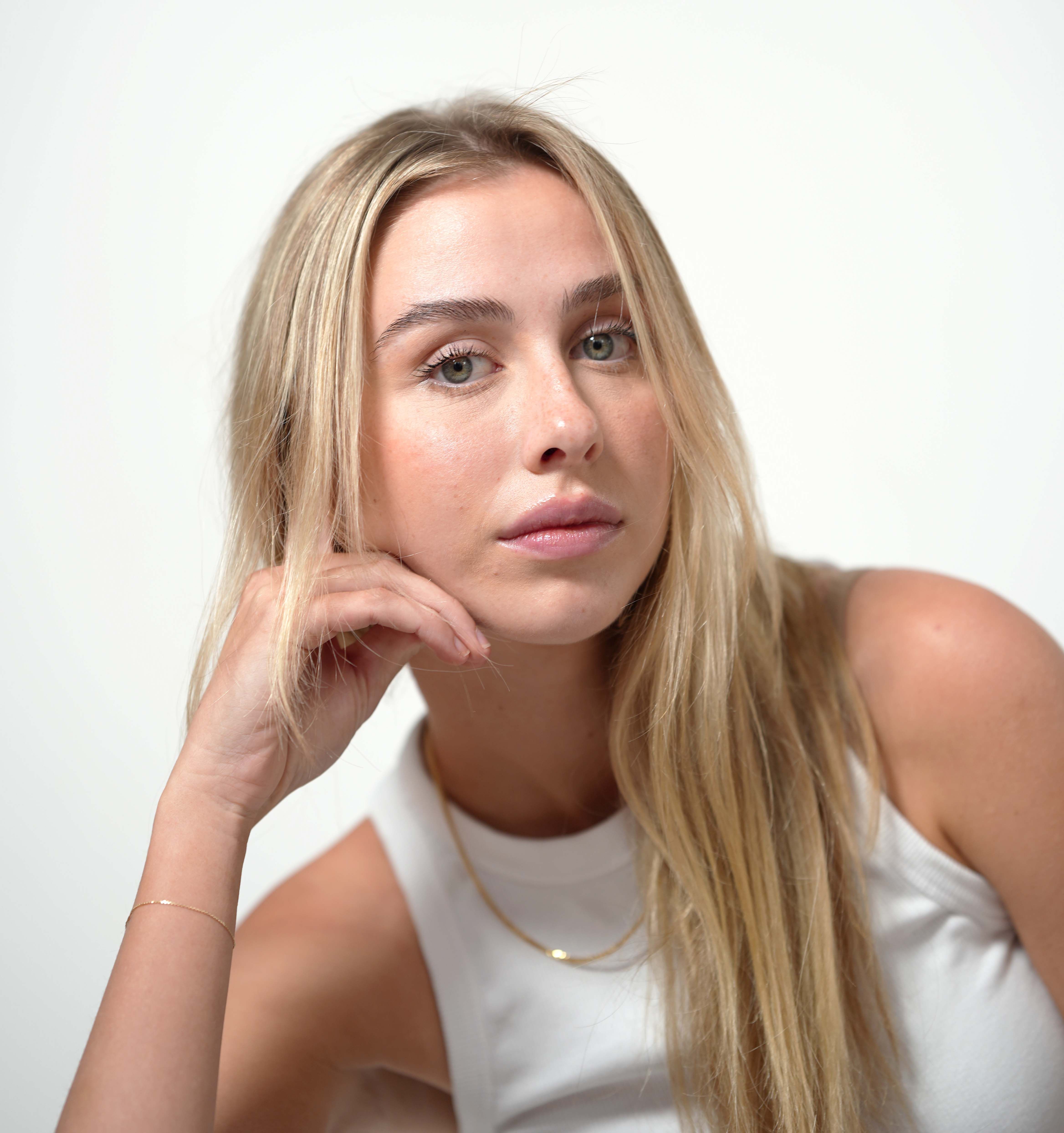 Model with expressive eyes · Free Stock Photo