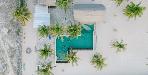 Photos gratuites de complexe, photo avec un drone, piscine