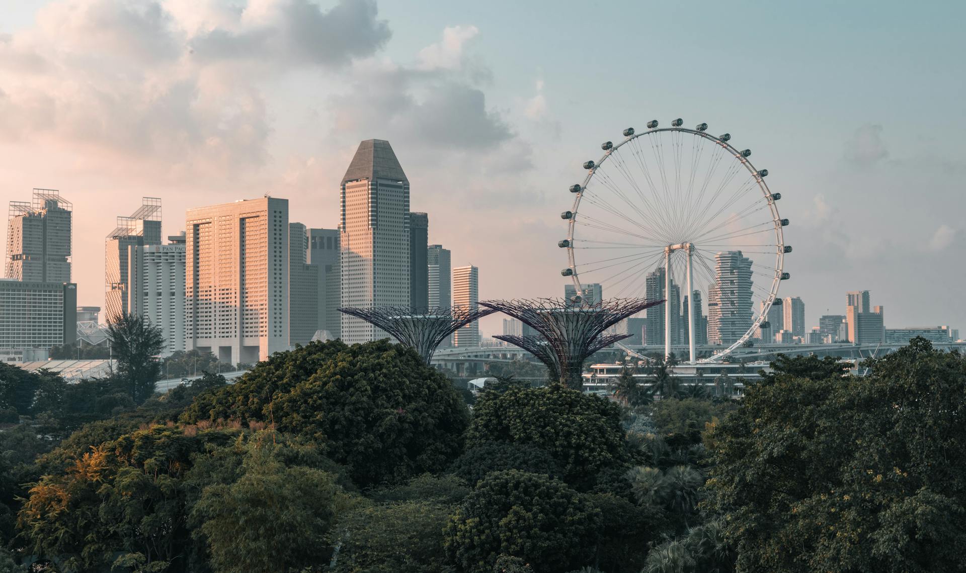 Gorgeous view of the Singapore skyline featuring the iconic Singapore Flyer at sunset.