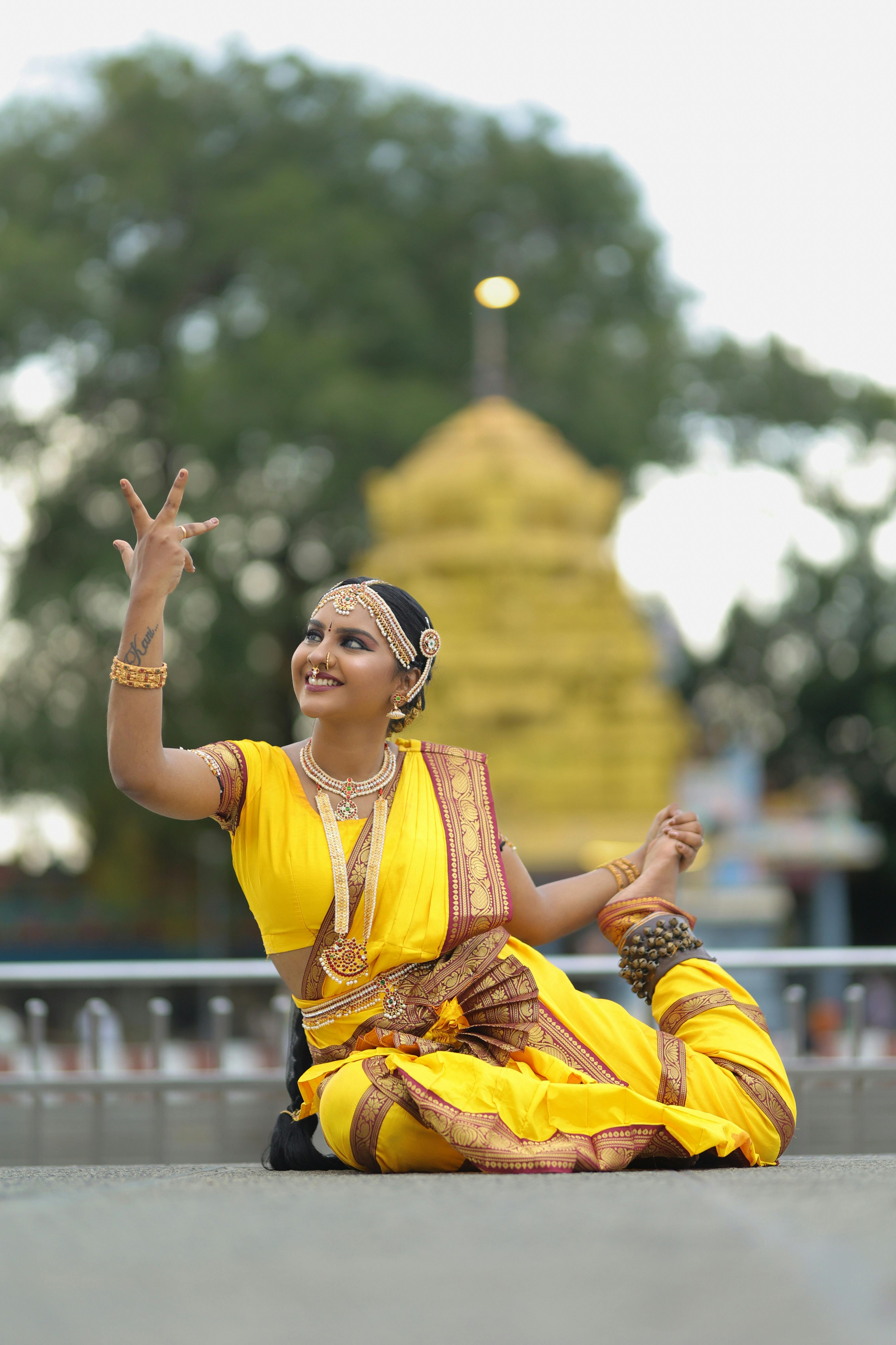 Kalabharathi School of Dance – Committed to promote and present  Bharathanatyam, an ancient South Indian dance form, through instructional  classes and professional performances.