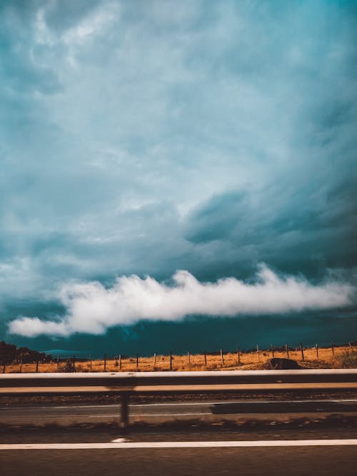 多雲的天空