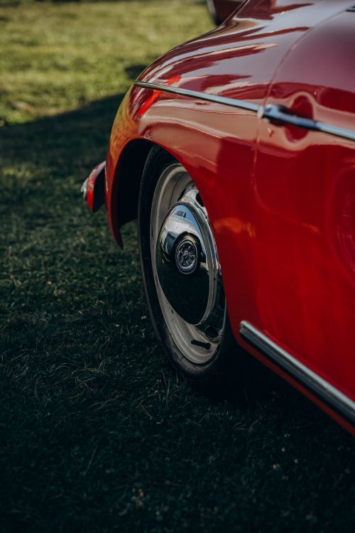 Free Close-up of a vintage red car's wheel on a grassy field in Ankara, Türkiye. Stock Photo