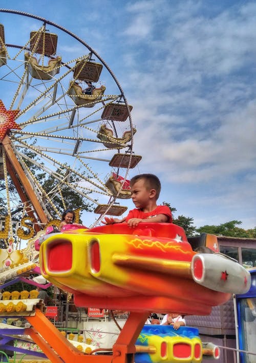 Безкоштовне стокове фото на тему «веселий, дитинство, парк розваг»