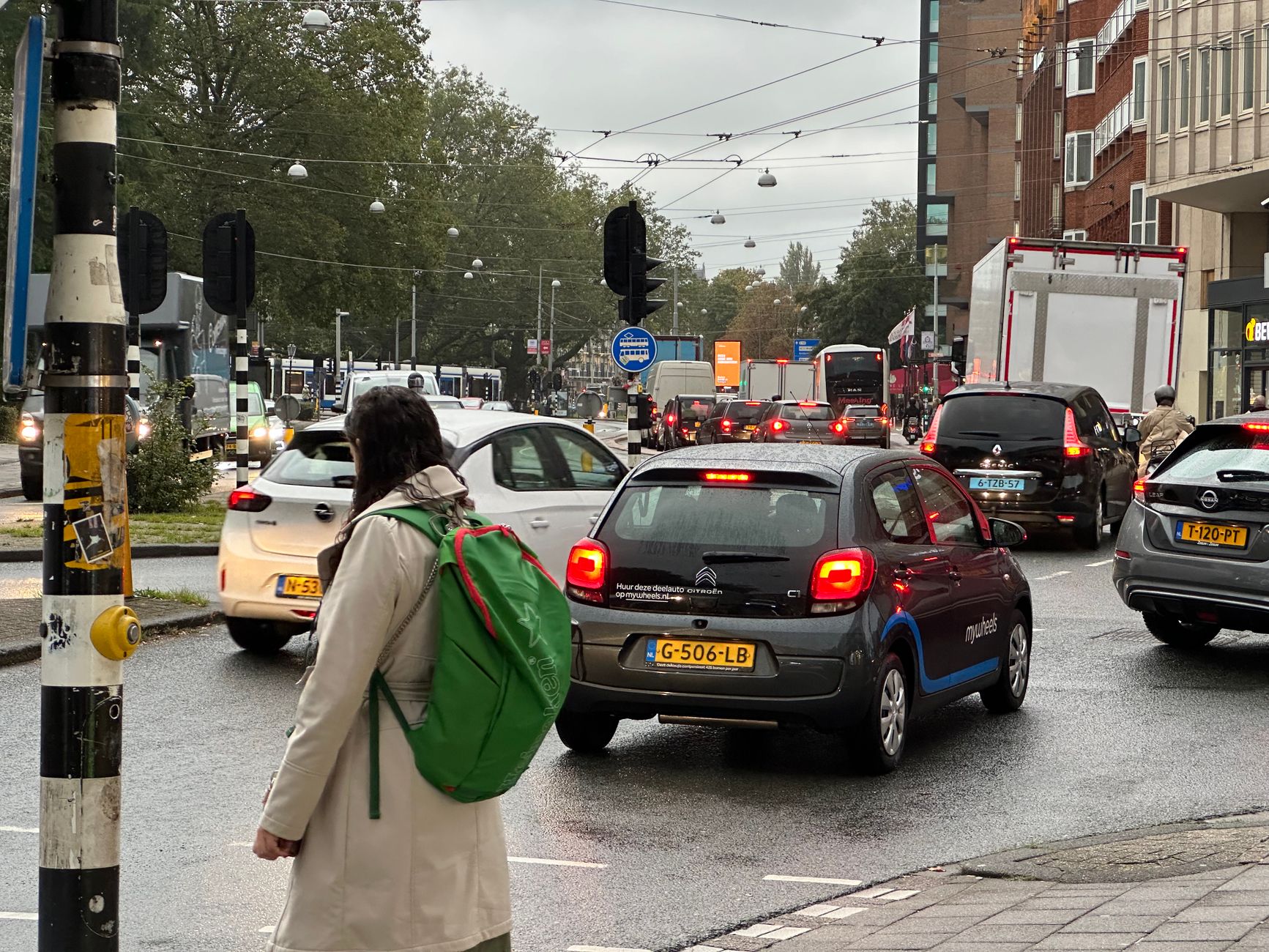 Hollanda'da yoğun trafik ve otoyol görüntüsü