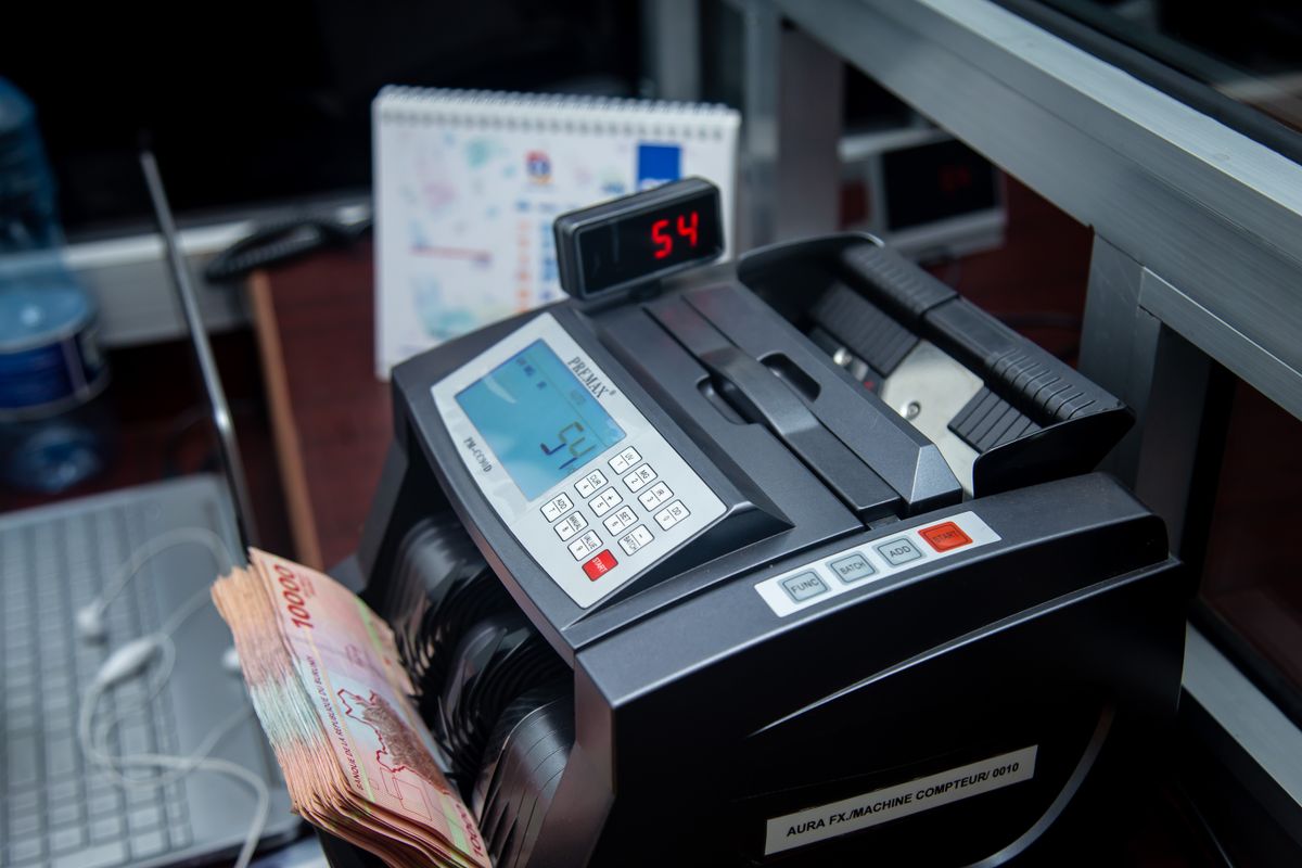 Bank cash handling and counting service