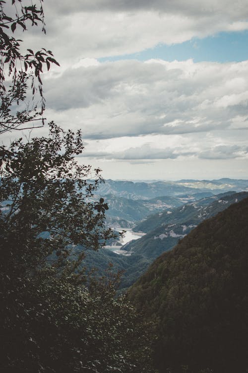 Foto profissional grátis de cadeia de montanhas, cênico, montanhas