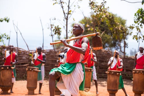 Gratis stockfoto met band, drummers, festival