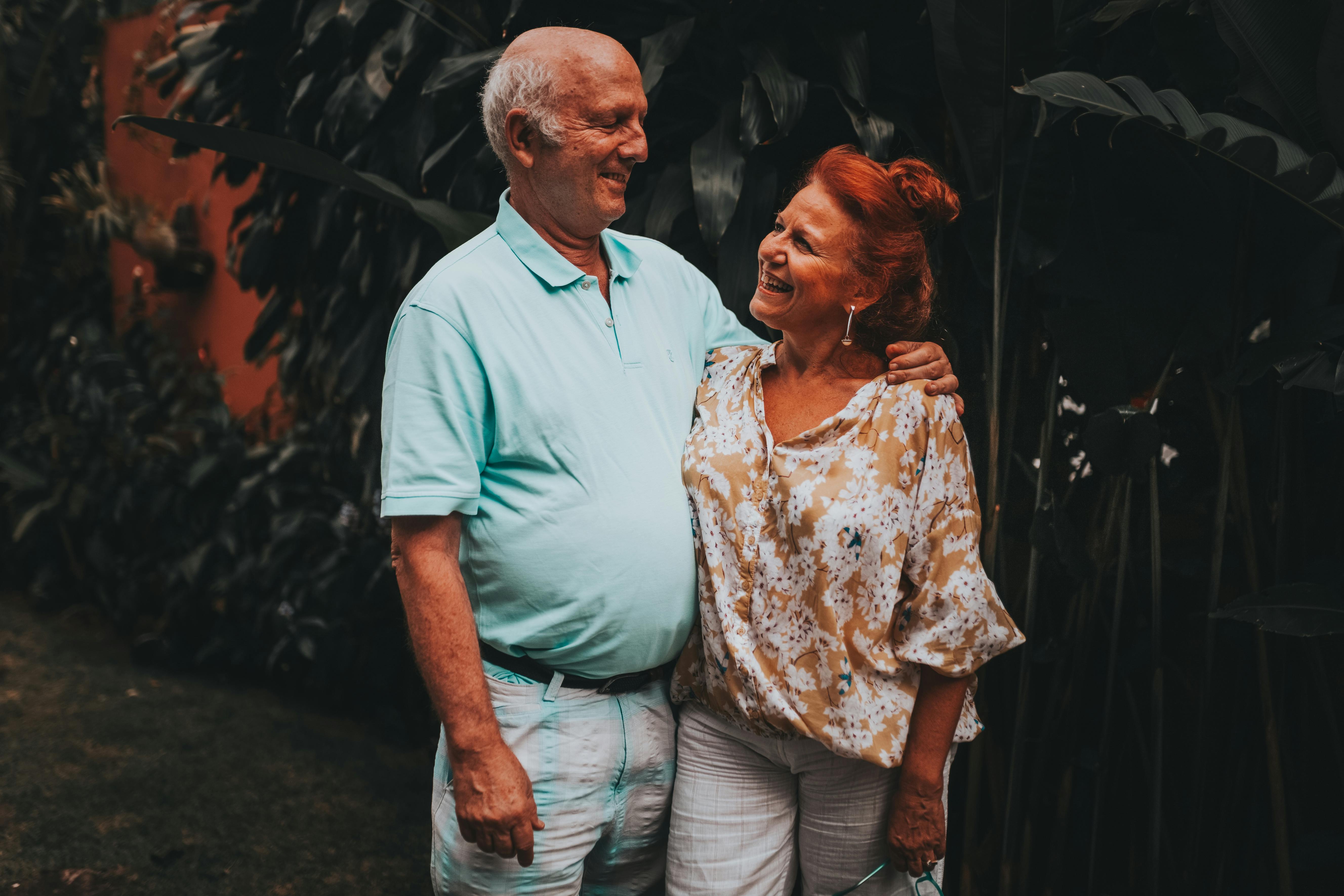 Old couple smiling at each other. | Photo: Pexels