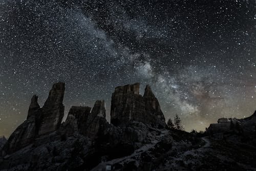 cielo stellato, cinque torri, dağ içeren Ücretsiz stok fotoğraf