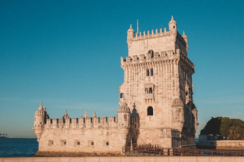 Gratis arkivbilde med arkitektur, belem tower, bygningens eksteriør