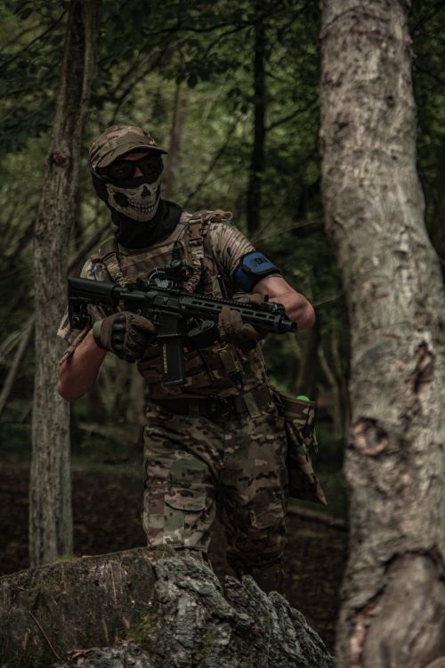 Soldier with Machine Gun in Forest · Free Stock Photo