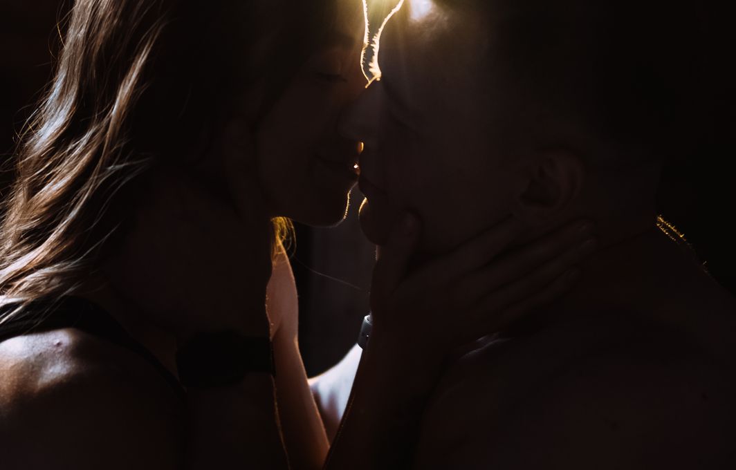 Online dating: starting a conversation on a niche platform