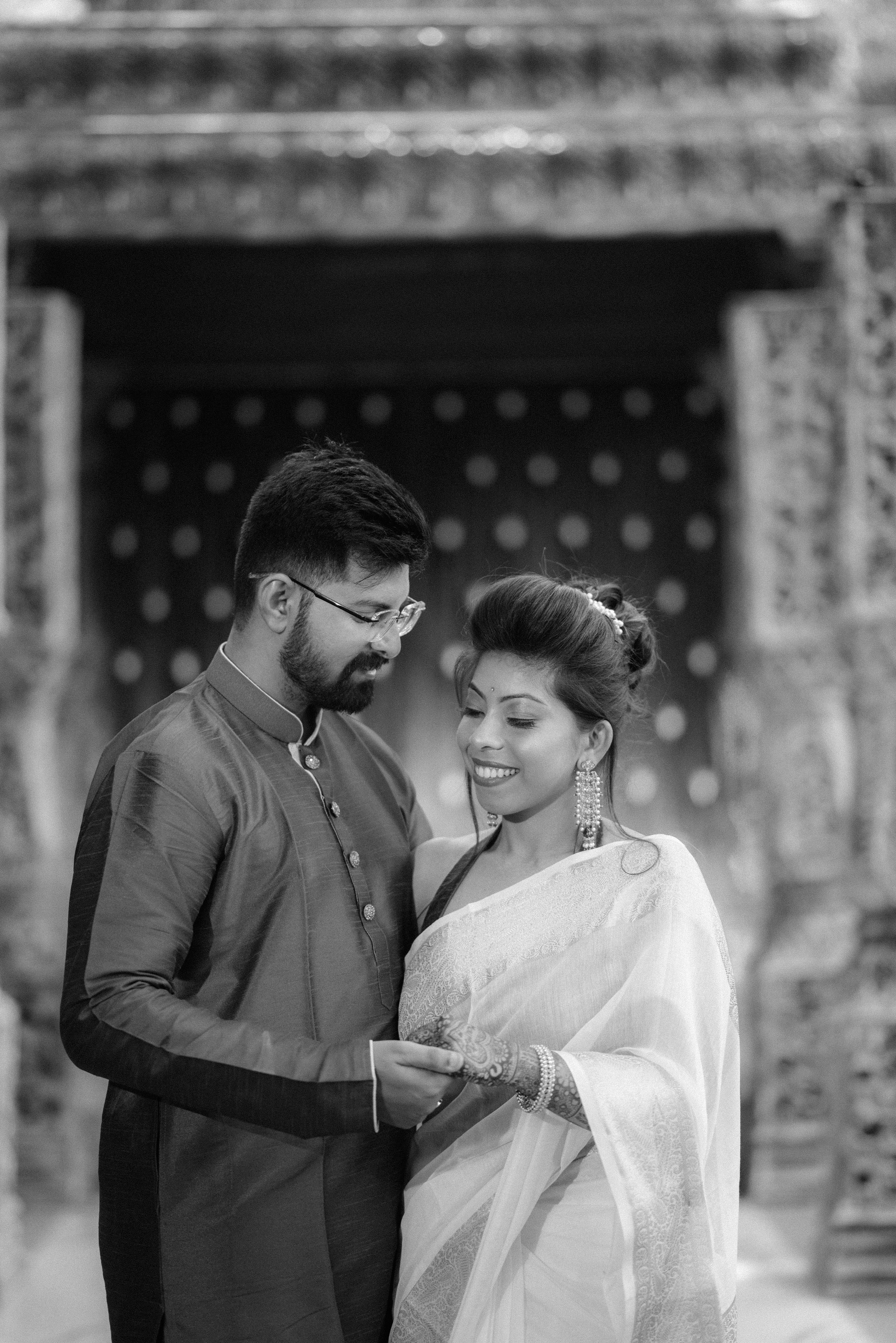 Smiling Newlyweds in Black and White · Free Stock Photo