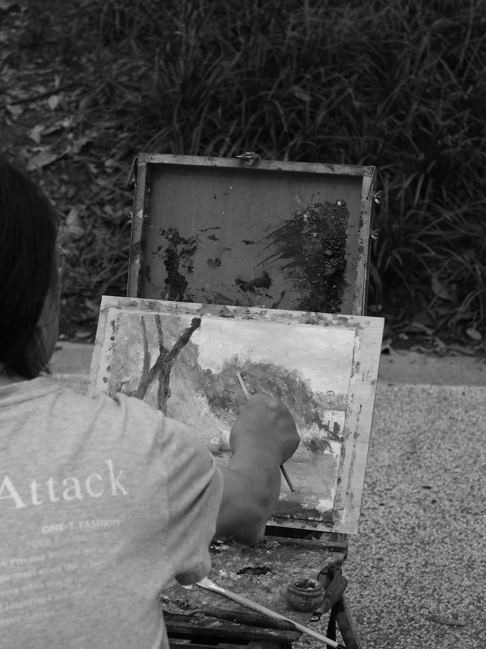 Artist painting outdoors on an easel at the Summer Art Night