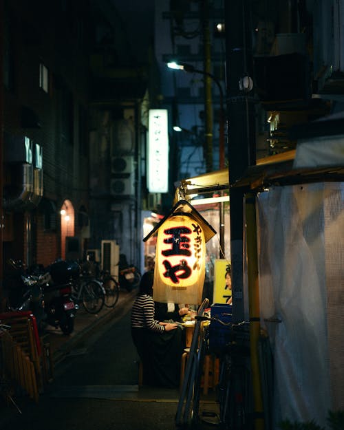 Kostenloses Stock Foto zu beleuchtet, dunkel, japan