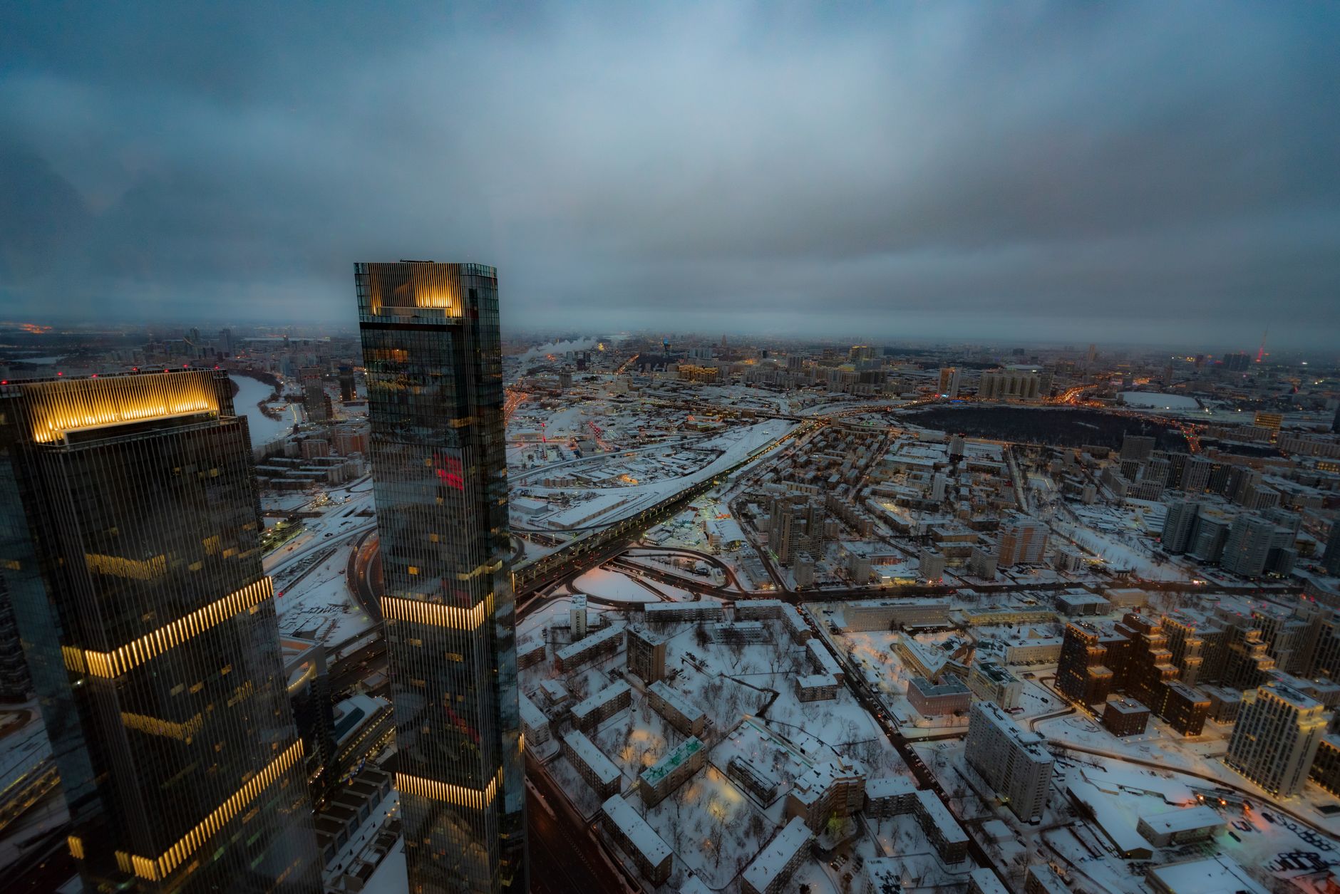 Красные свечи на графике торгов Московской биржи