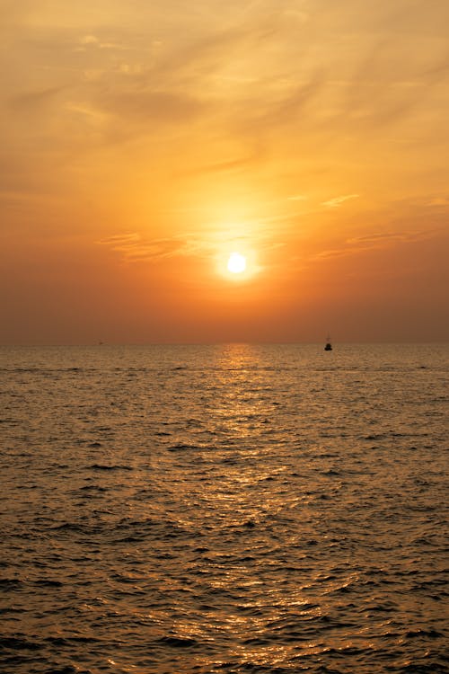 Free Sunset Over the Ocean Stock Photo