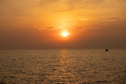 Photos gratuites de bateau à moteur, calme, coucher de soleil