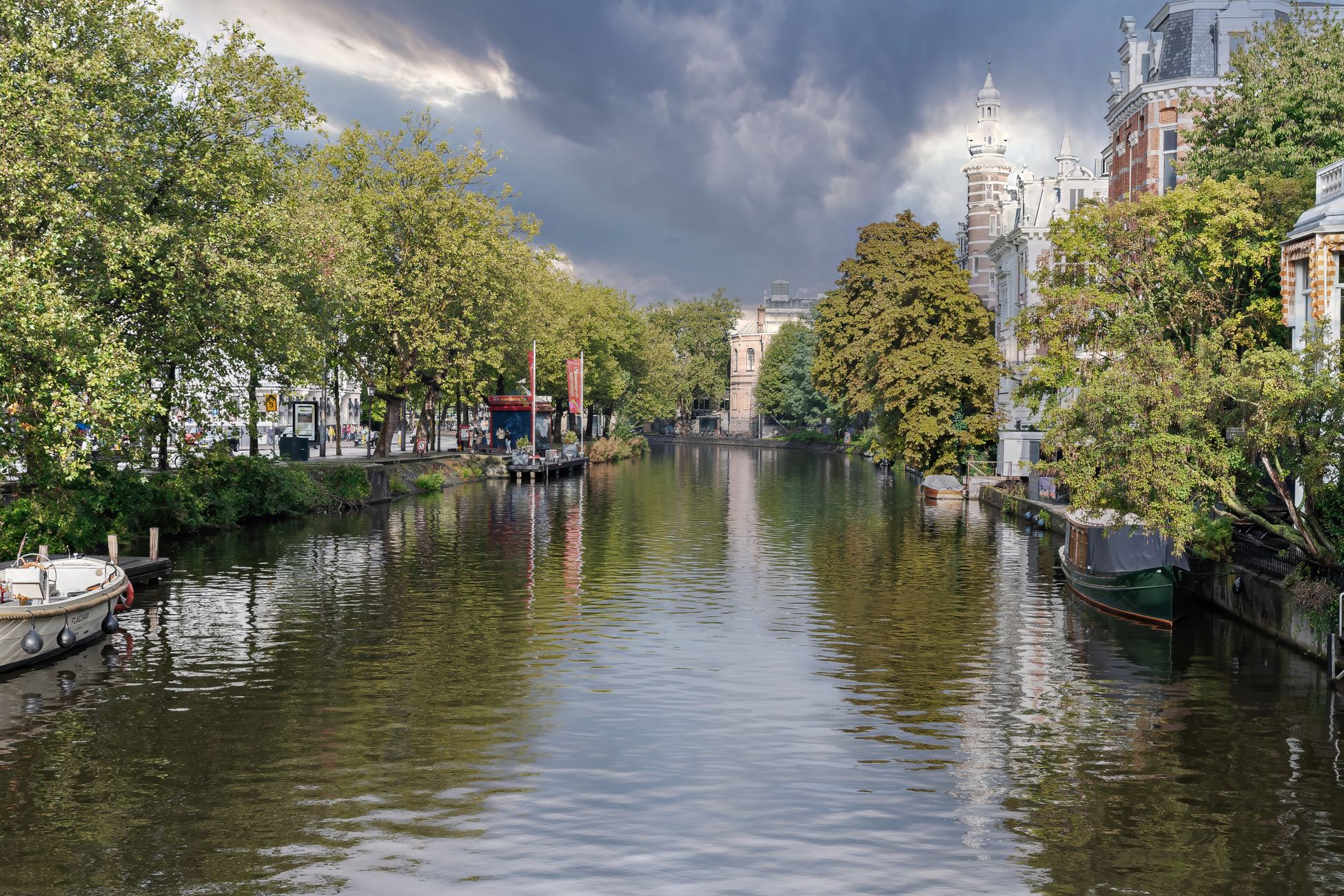 Minerva organiseert jaarlijkse borrel voor Leidenaren