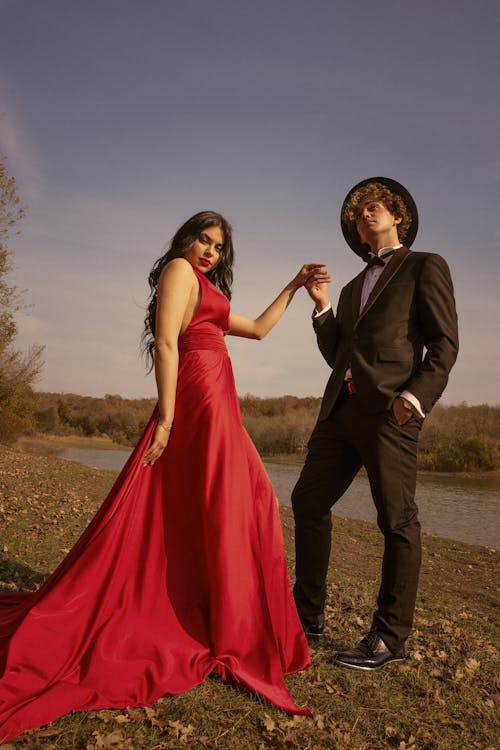 Základová fotografie zdarma na téma červené svatební šaty, elegantní, modelky