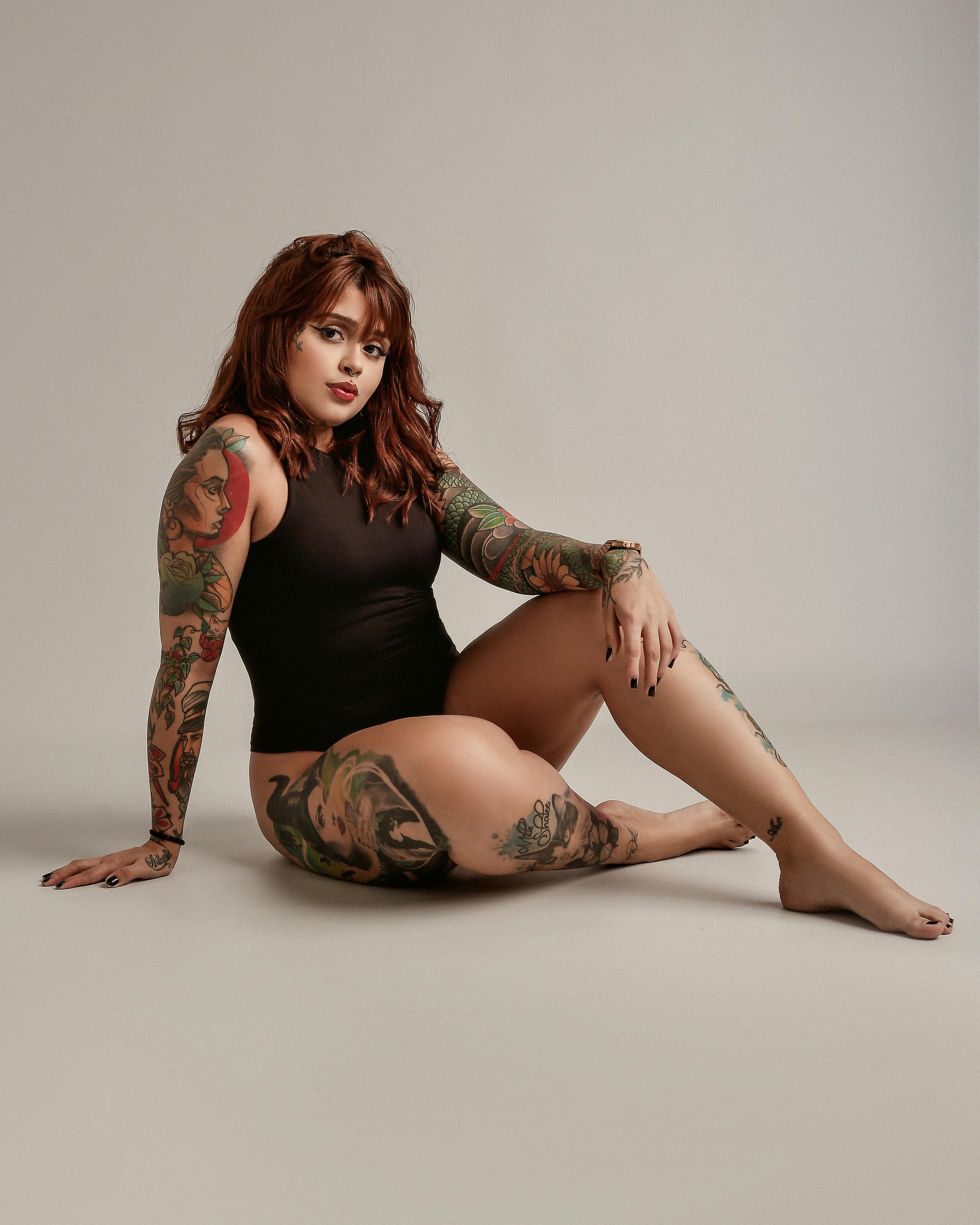 https://images.pexels.com/photos/18824523/pexels-photo-18824523/free-photo-of-model-with-tattoos-posing-in-bodysuit.jpeg