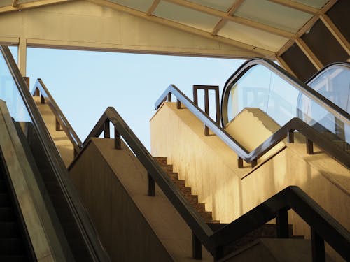 Foto stok gratis eskalator, kereta bawah tanah, langkah