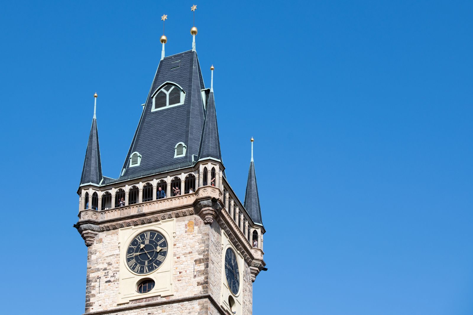 Het uurwerk aan het stadhuis draait sinds 1410