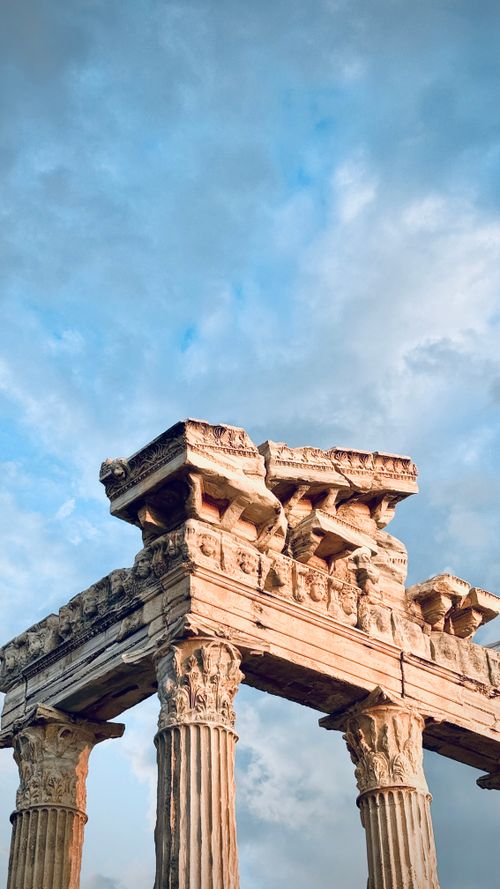 Free A majestic low-angle shot of the ancient Temple of Apollo in Side, Türkiye against a vibrant sky. Stock Photo