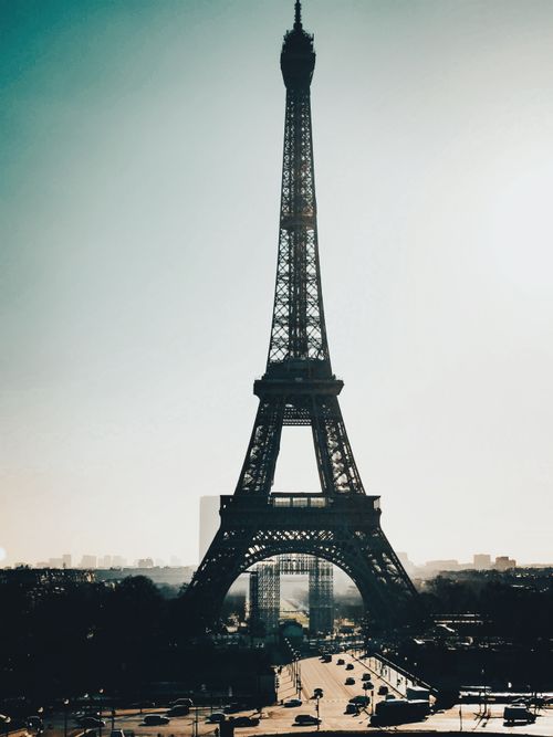 Free Classic view of the Eiffel Tower in Paris, a symbol of romance and iconic landmark. Stock Photo