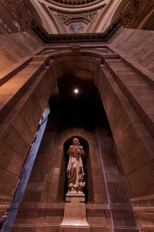 Gratis lagerfoto af katedral, kirke, lodret skud