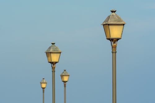 Immagine gratuita di cielo azzurro, lampioni, nostalgia