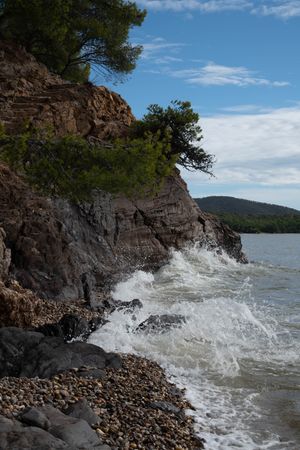 Waves against a rocky cliff by christine roy on Pexels