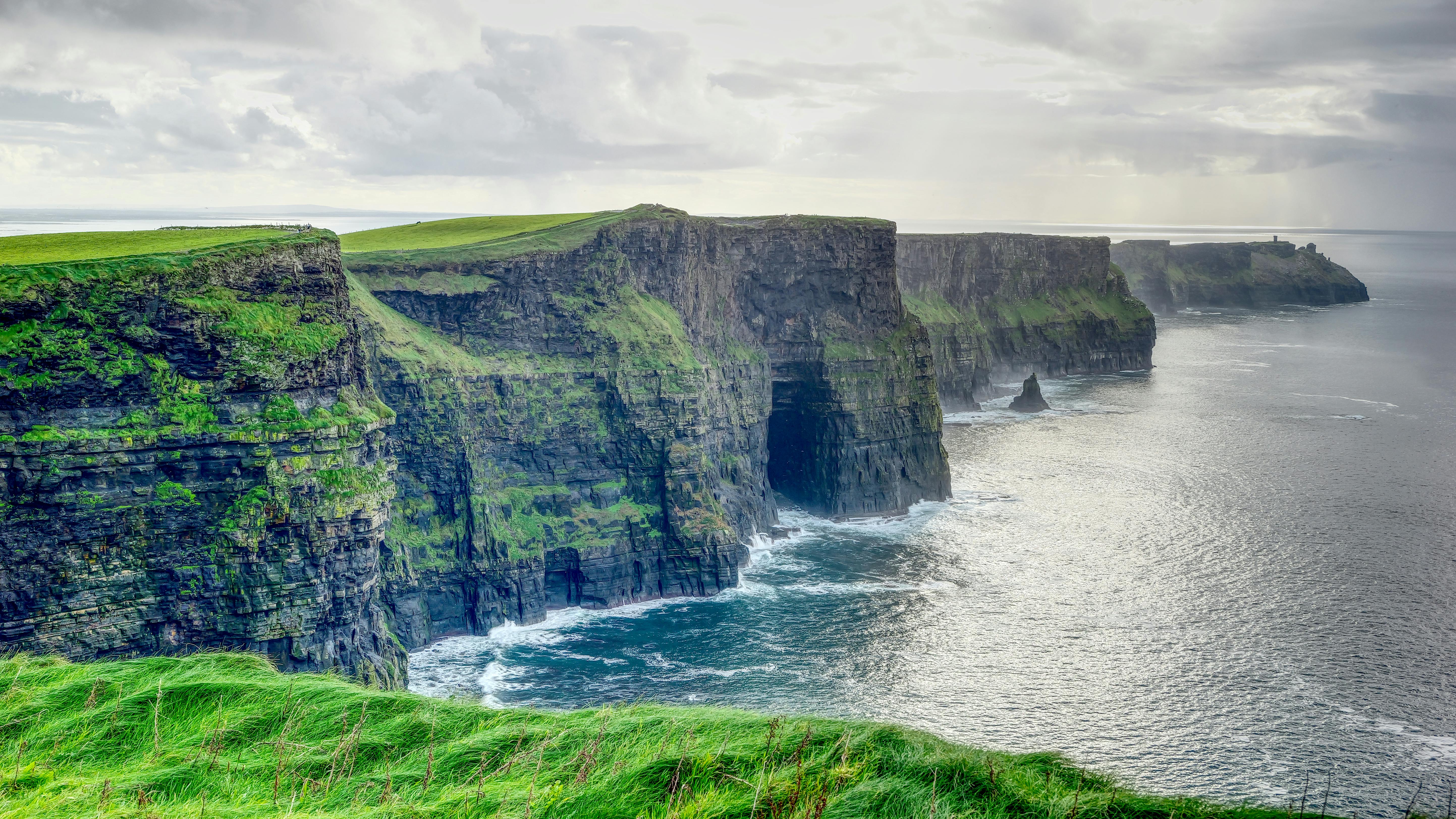 Scenic Panorama of Green Cliffs of Moher, Ireland · Free Stock Photo