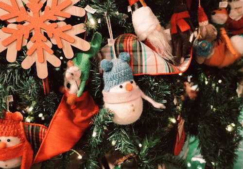 Kostnadsfri bild av dekorationer, jul, julgran