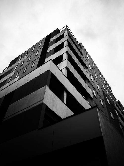 Free Dramatic perspective of a modern apartment building in black and white, showcasing urban architecture. Stock Photo