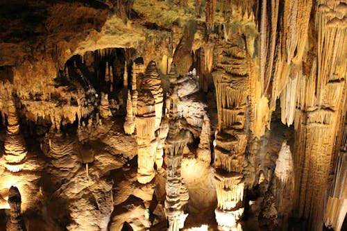 Geological Formations is Luray Caverns in Virginia, USA