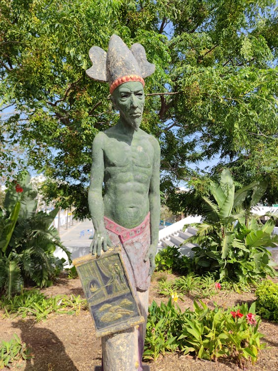 estatua de Melkart en Chiclana de la Frontera