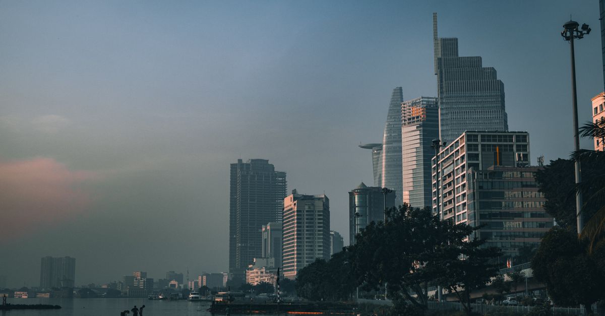 Can a Foreign-Owned Vietnam Condo Resell to a Vietnamese Buyer as Freehold? Rules, Risks, and Pricing Impact