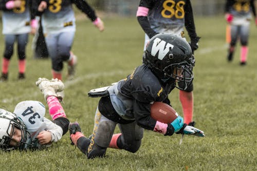 Gratis stockfoto met american football, bal, jongens