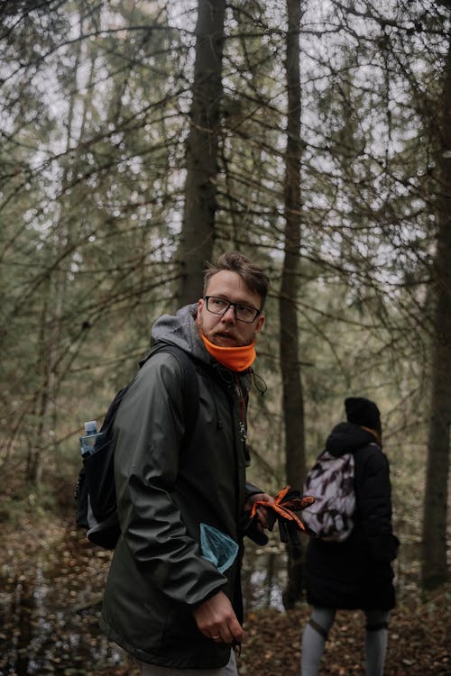 Kostenloses Stock Foto zu bäume, brille, jacke