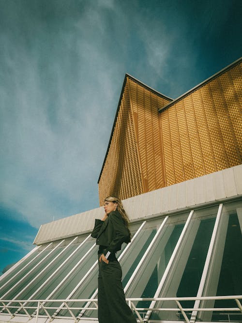 Fotos de stock gratuitas de arquitectura moderna, cielo impresionante, de pie