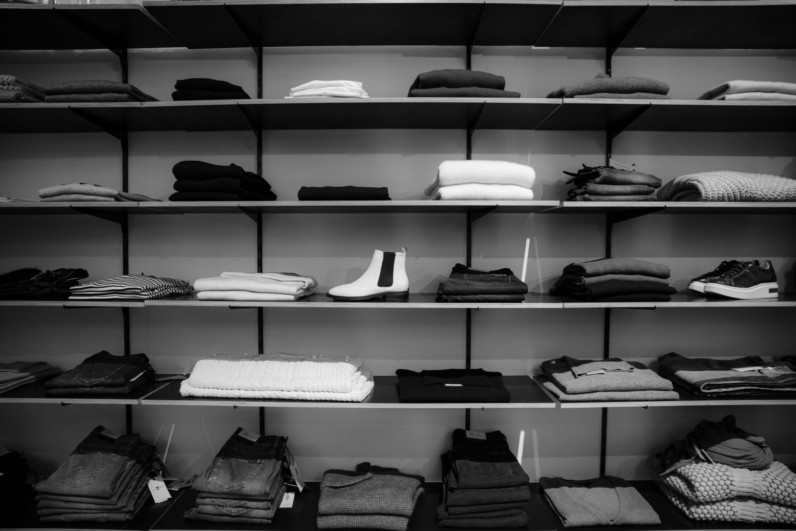 Rogue + Runway storefront in downtown Kingsville, Ontario