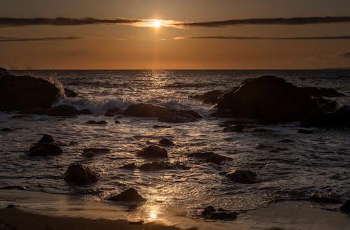 Безкоштовне стокове фото на тему «горизонт, Захід сонця, камені»