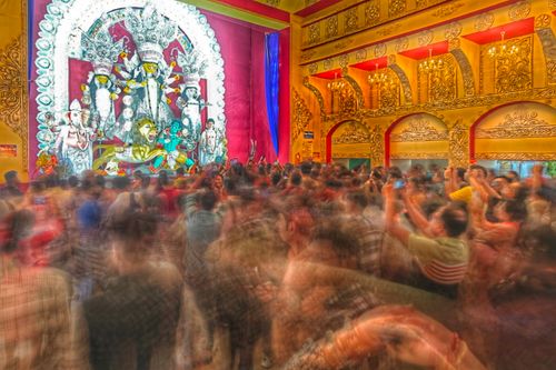 Free Blurred crowd celebrates Durga Puja in a Kolkata temple, showcasing vibrant spirituality and devotion. Stock Photo