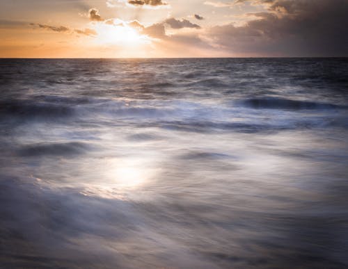 Ilmainen kuvapankkikuva tunnisteilla aallot, auringonlasku, heijastus