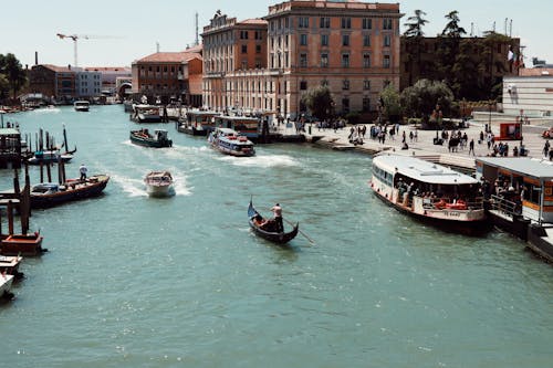 Immagine gratuita di acqua, barche, canal grande